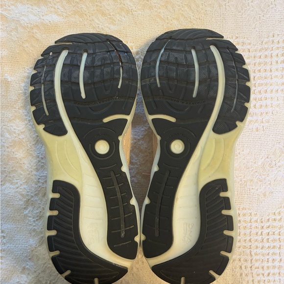 Brooks Running Shoes - Picture 4 of 6